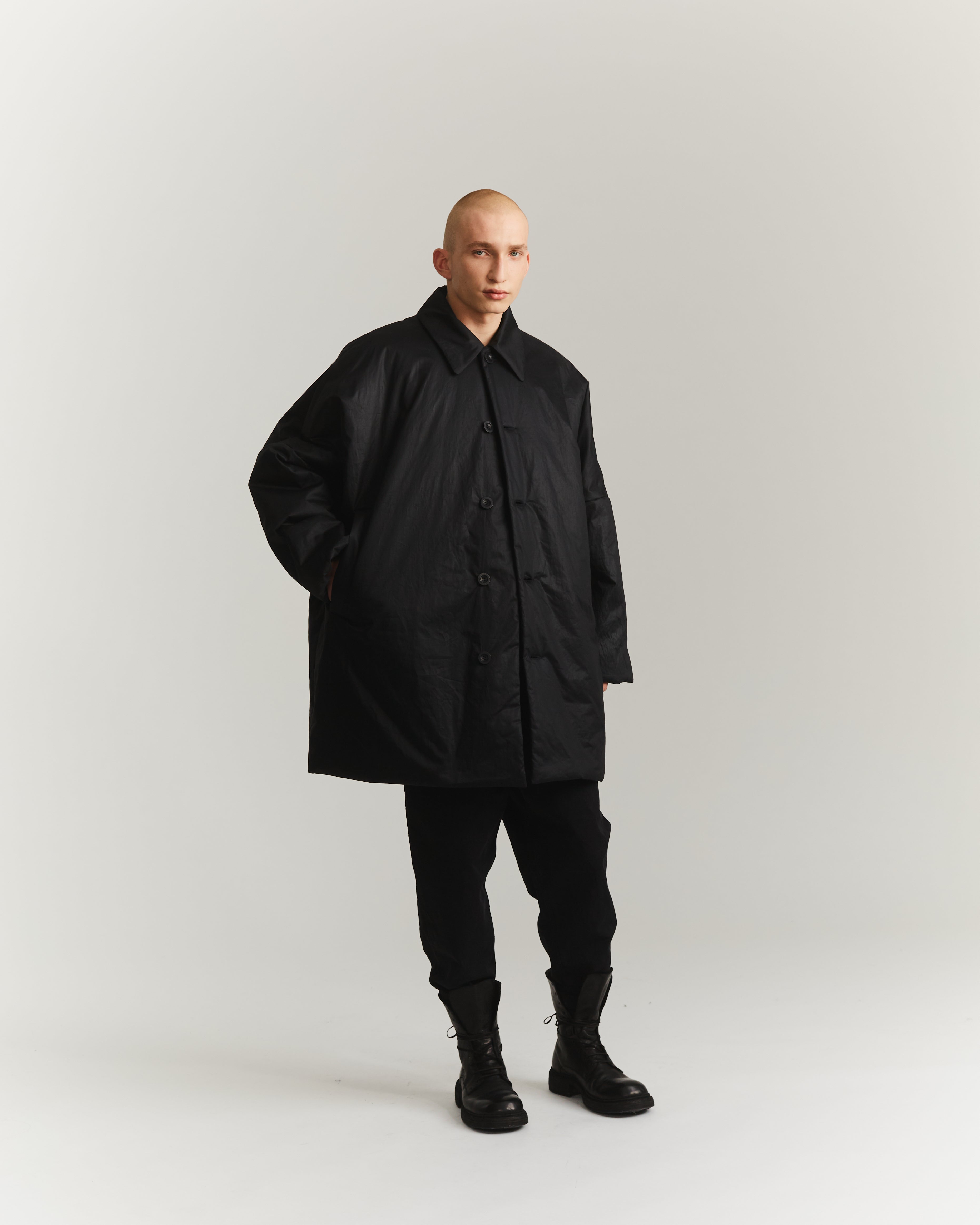 TRIANGLE COAT - LACQED - BLACK