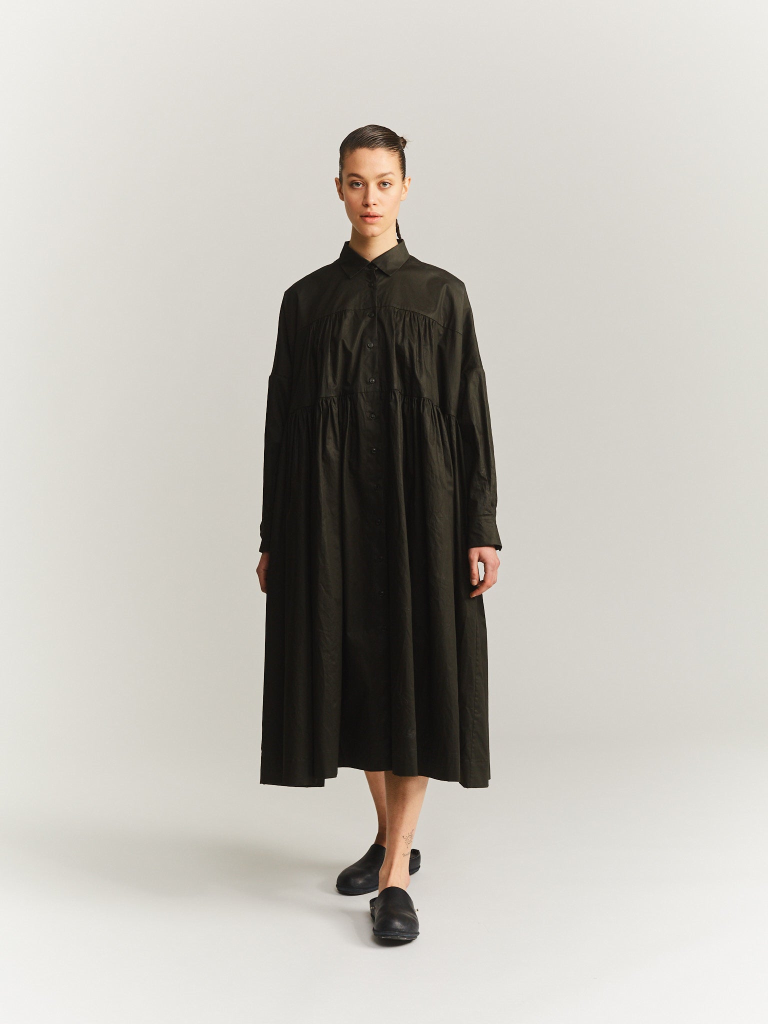 ROBE SQUARE LAQUÉE - KAKI FONCÉ