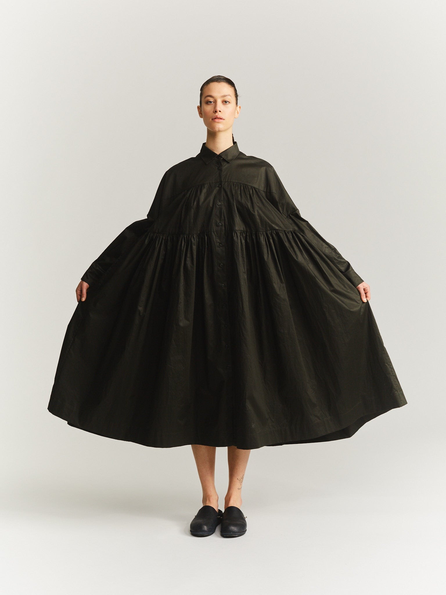 ROBE SQUARE LAQUÉE - KAKI FONCÉ