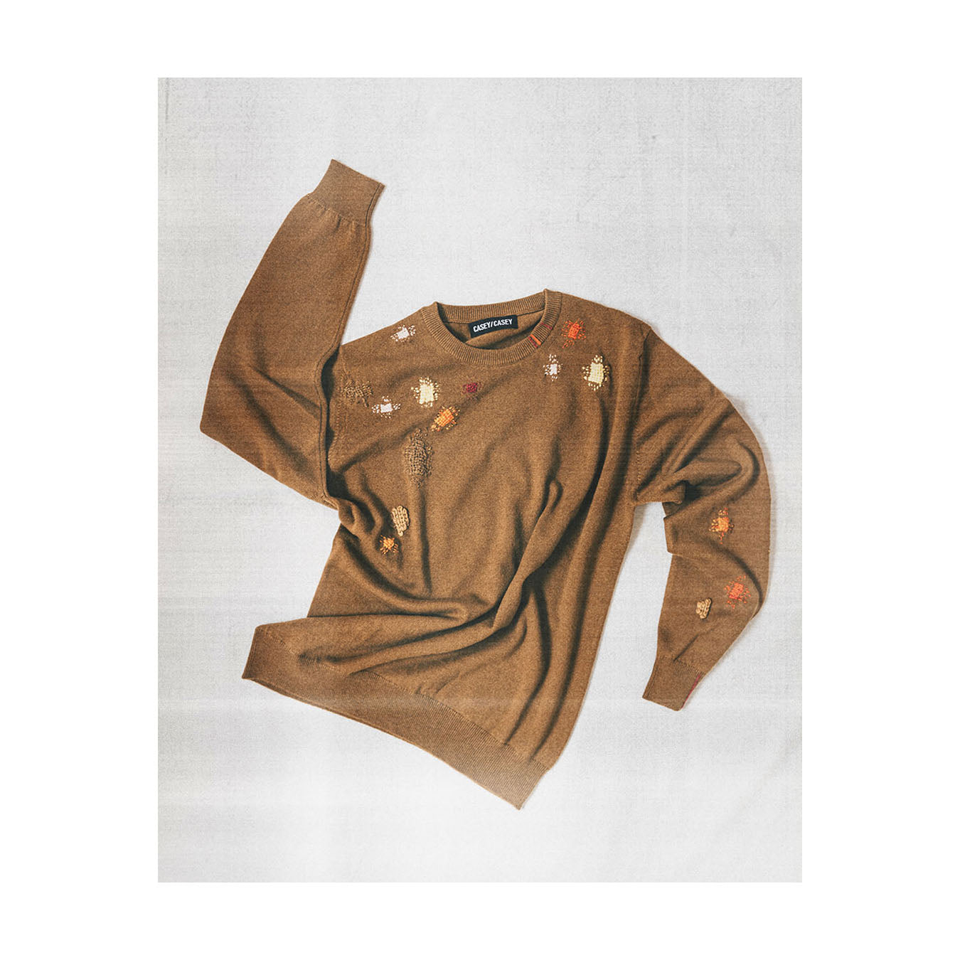 EMBROIDED ROUND NECK SWEATER - CAMEL