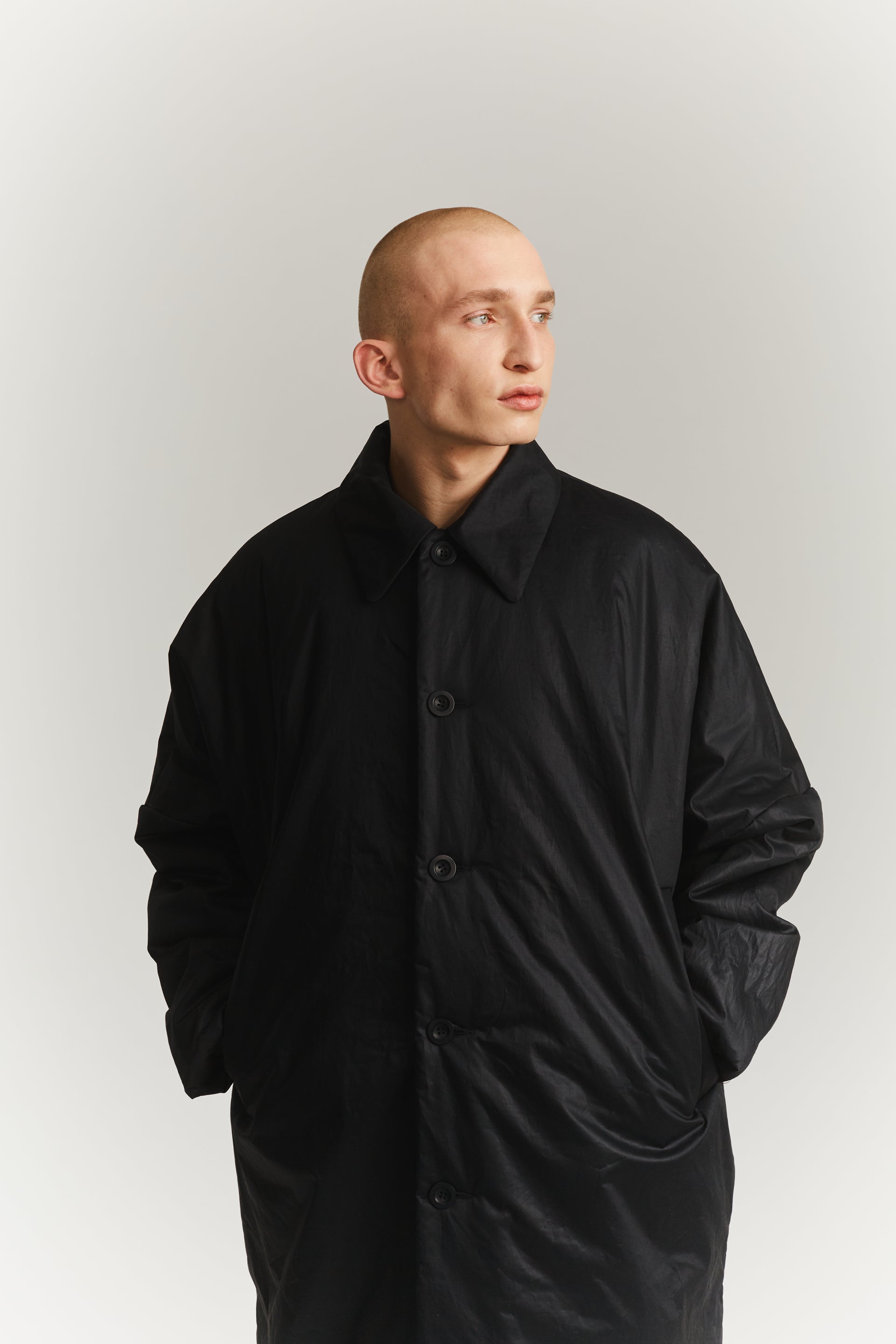 MANTEAU TRIANGLE - LAQUÉ - NOIR