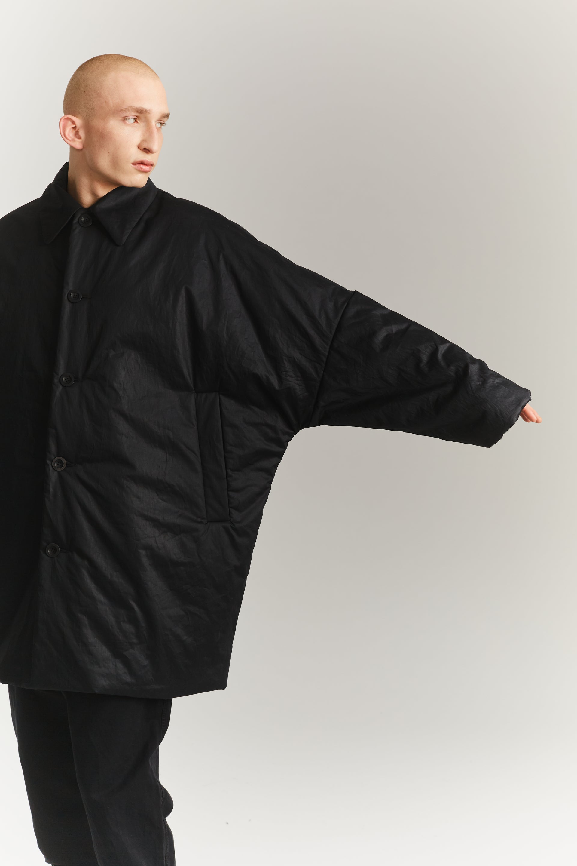 MANTEAU TRIANGLE - LAQUÉ - NOIR