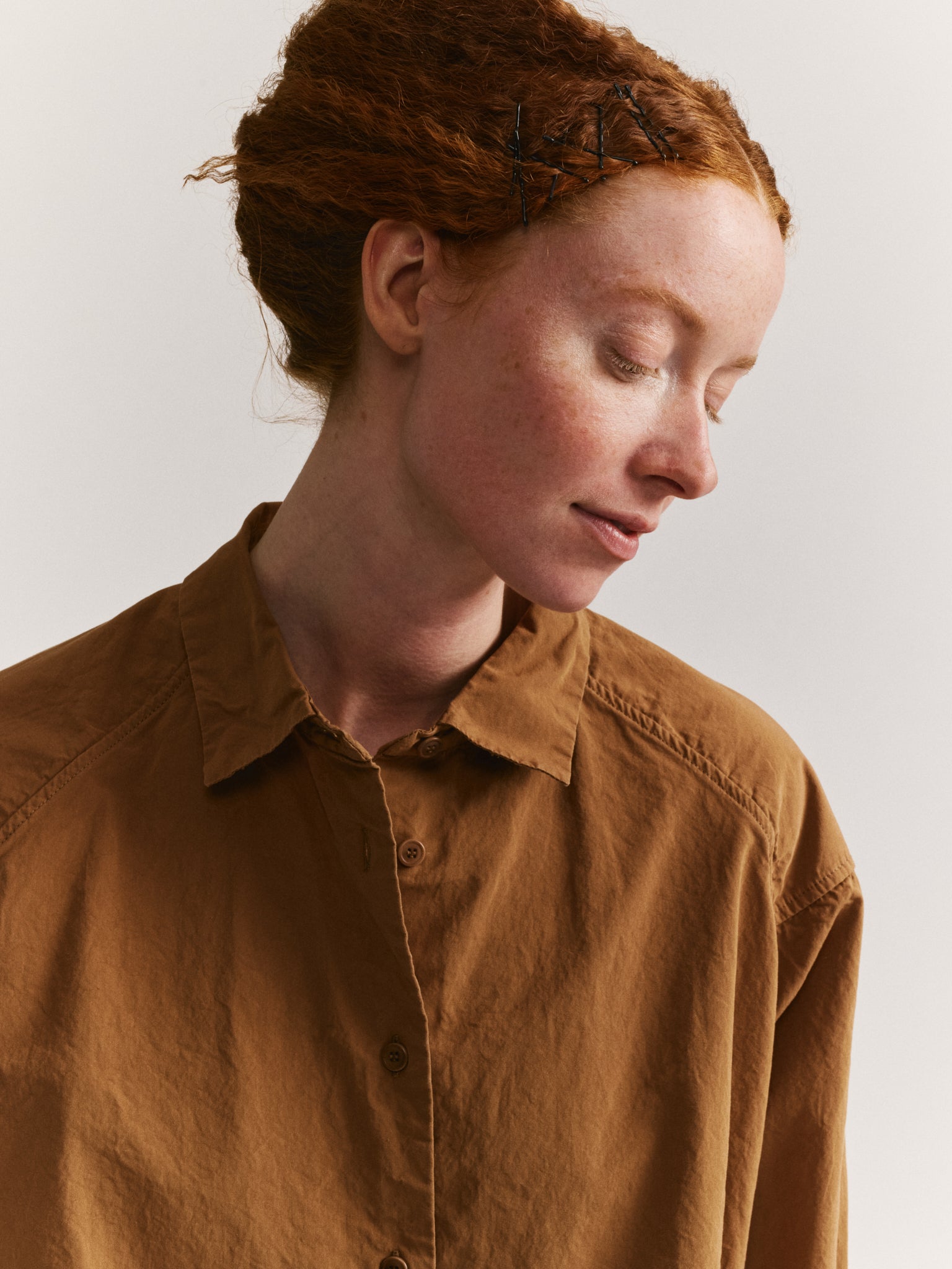 DRAYS TRAVAIL SHIRT - PAPER COT - ALMOND