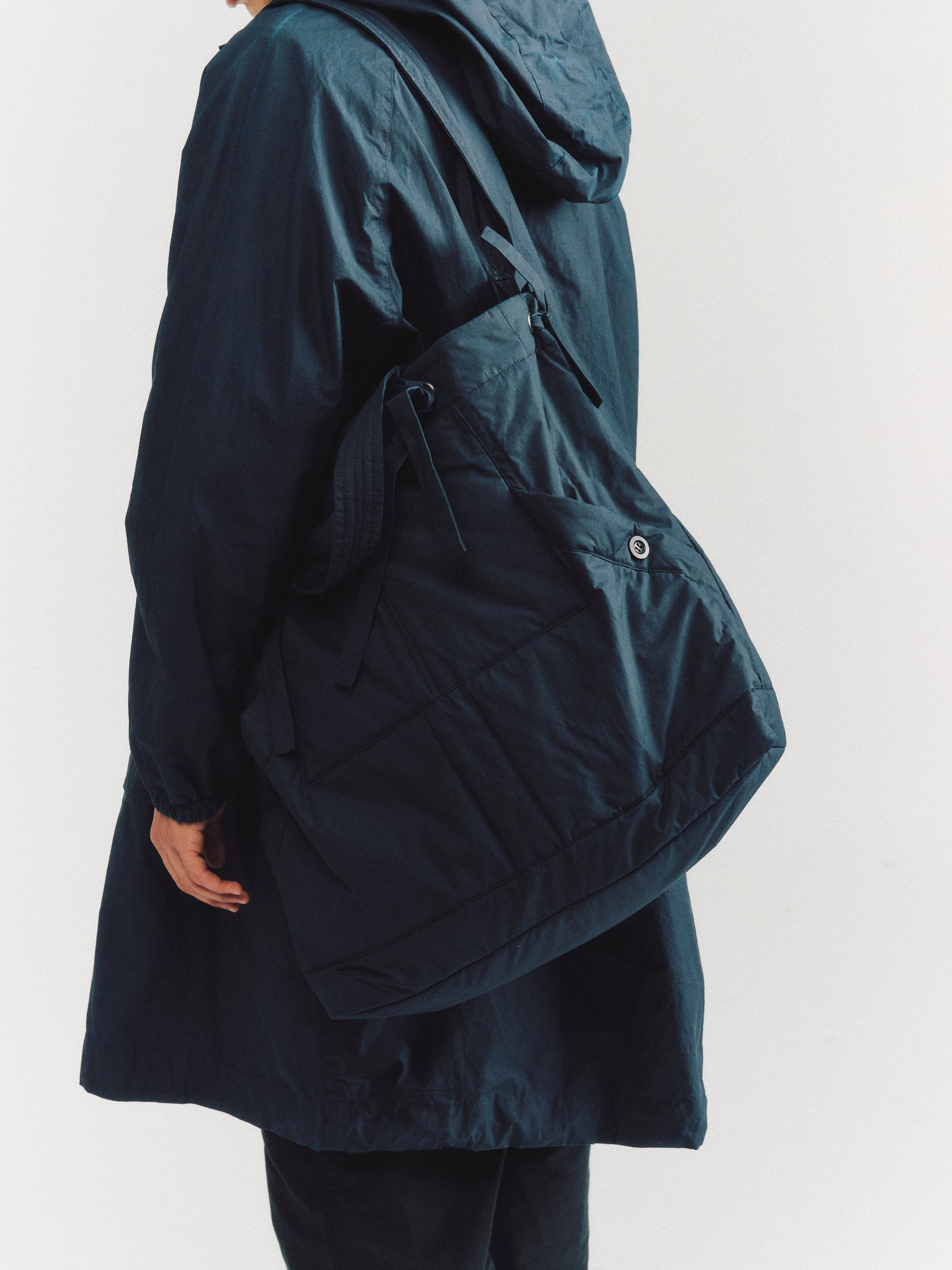 MILI CARGO TOTE BAG - PIGMENT WAX - NAVY