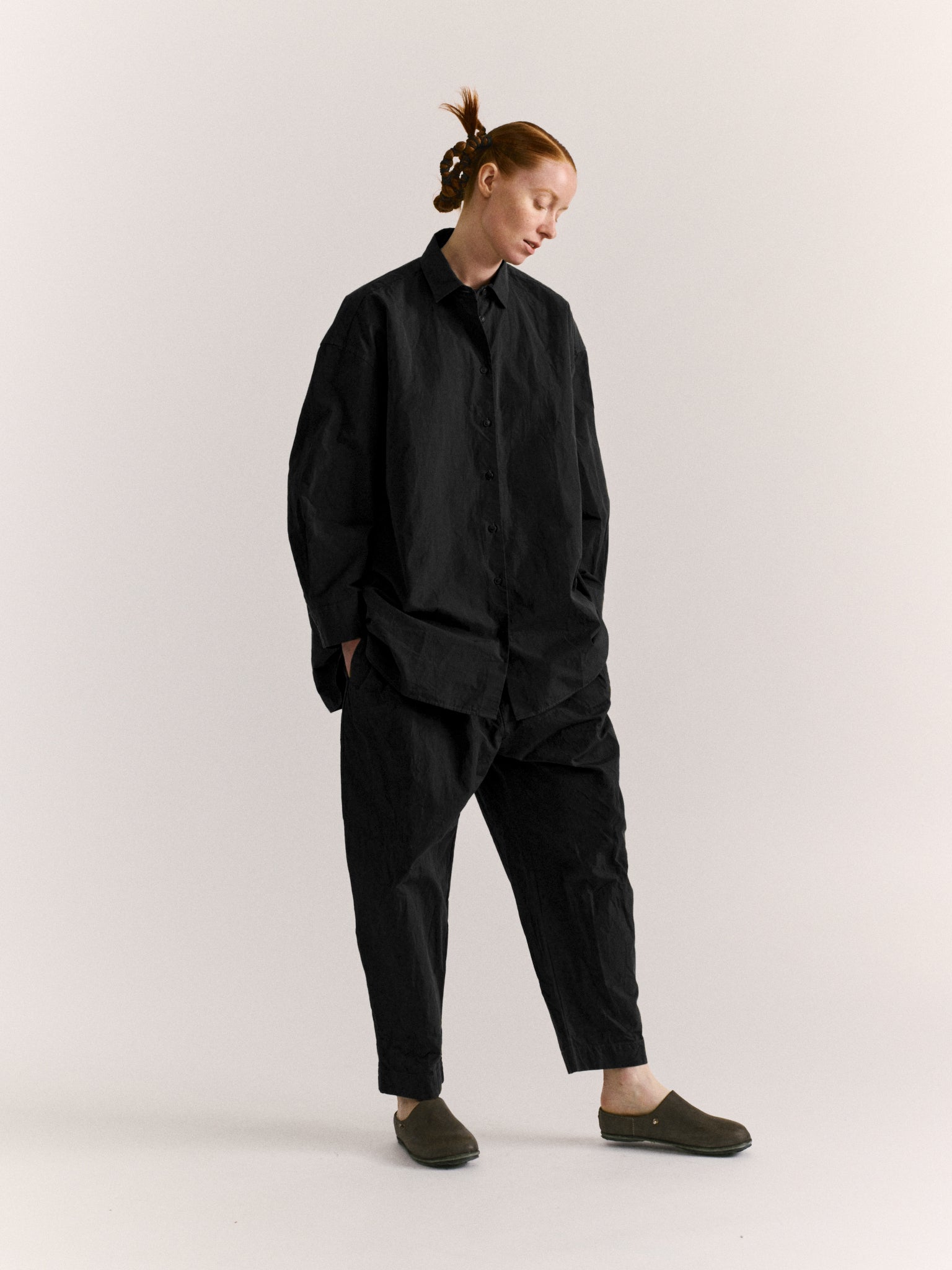 HAMNET SHIRT - PAPER COT - PITCH BLACK