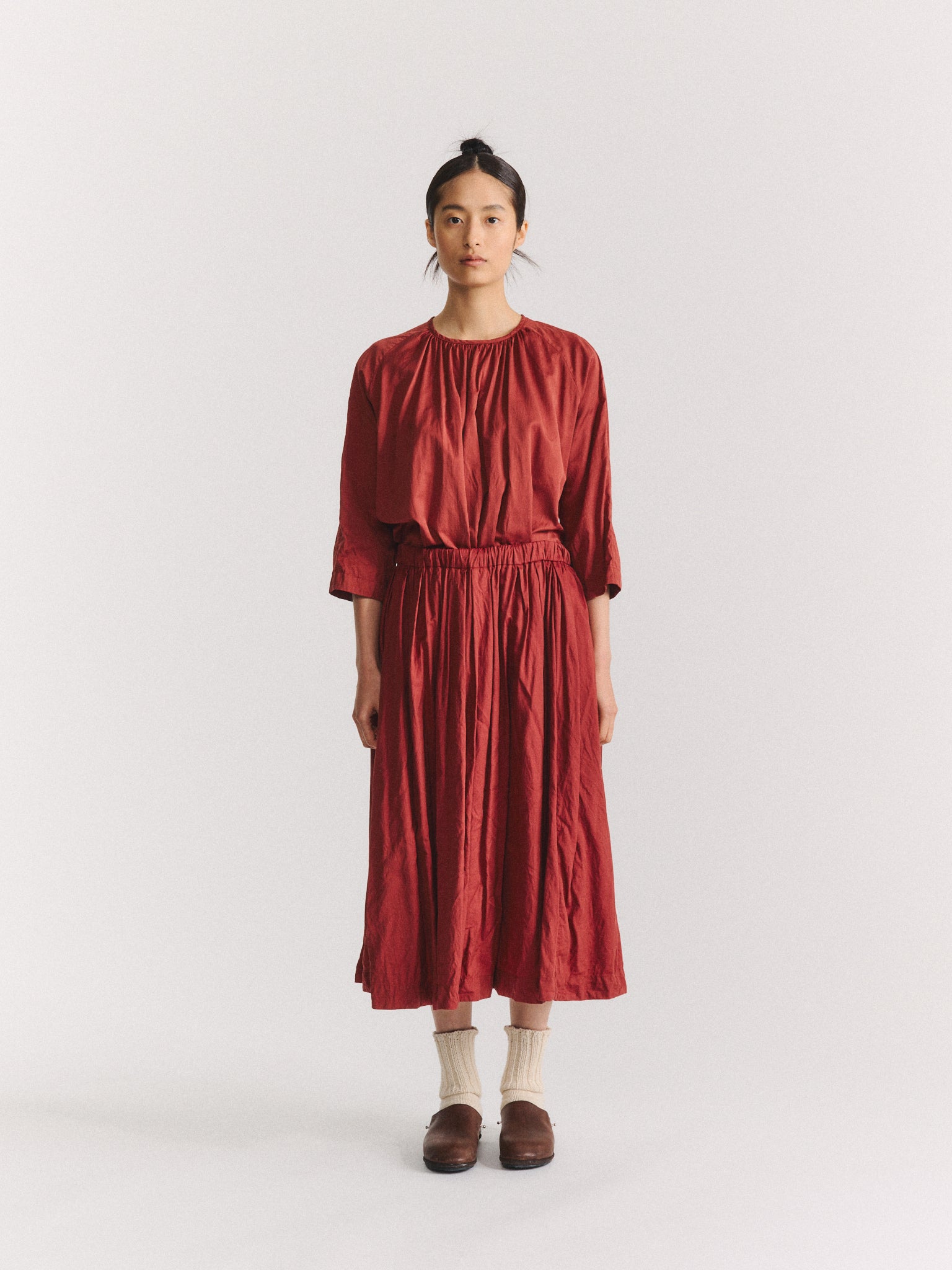 BB PLEAT SKIRT - TWILL COT SILK - BRICK