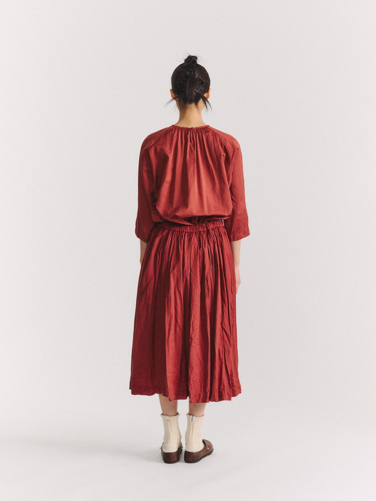 BB PLEAT SKIRT - TWILL COT SILK - BRICK