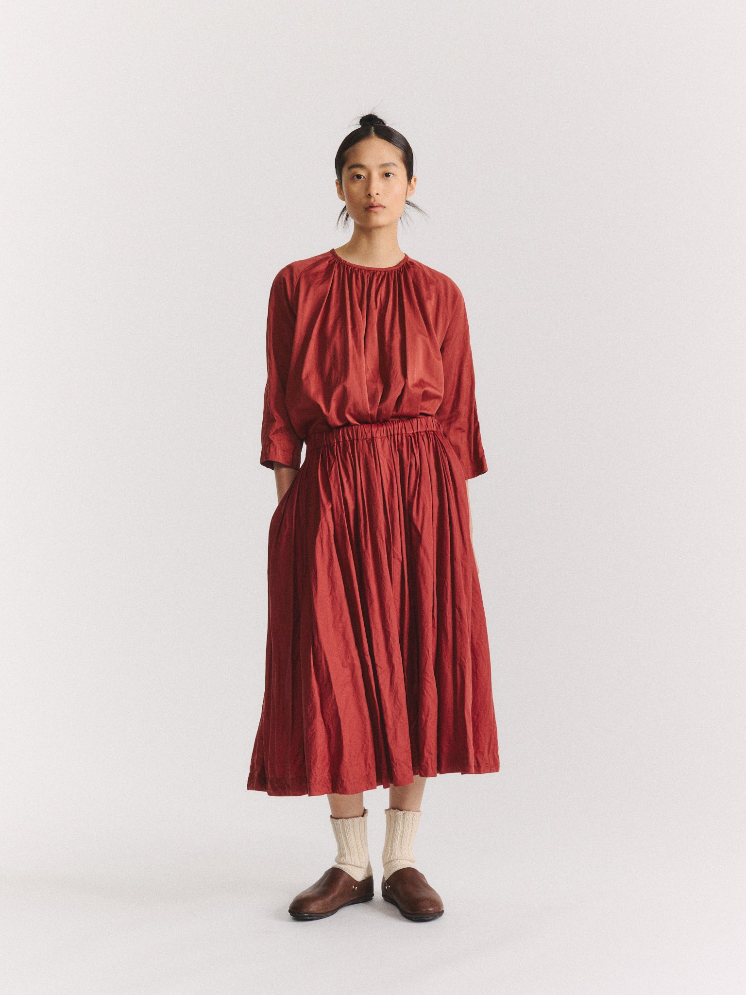 BB PLEAT SKIRT - TWILL COT SILK - BRICK
