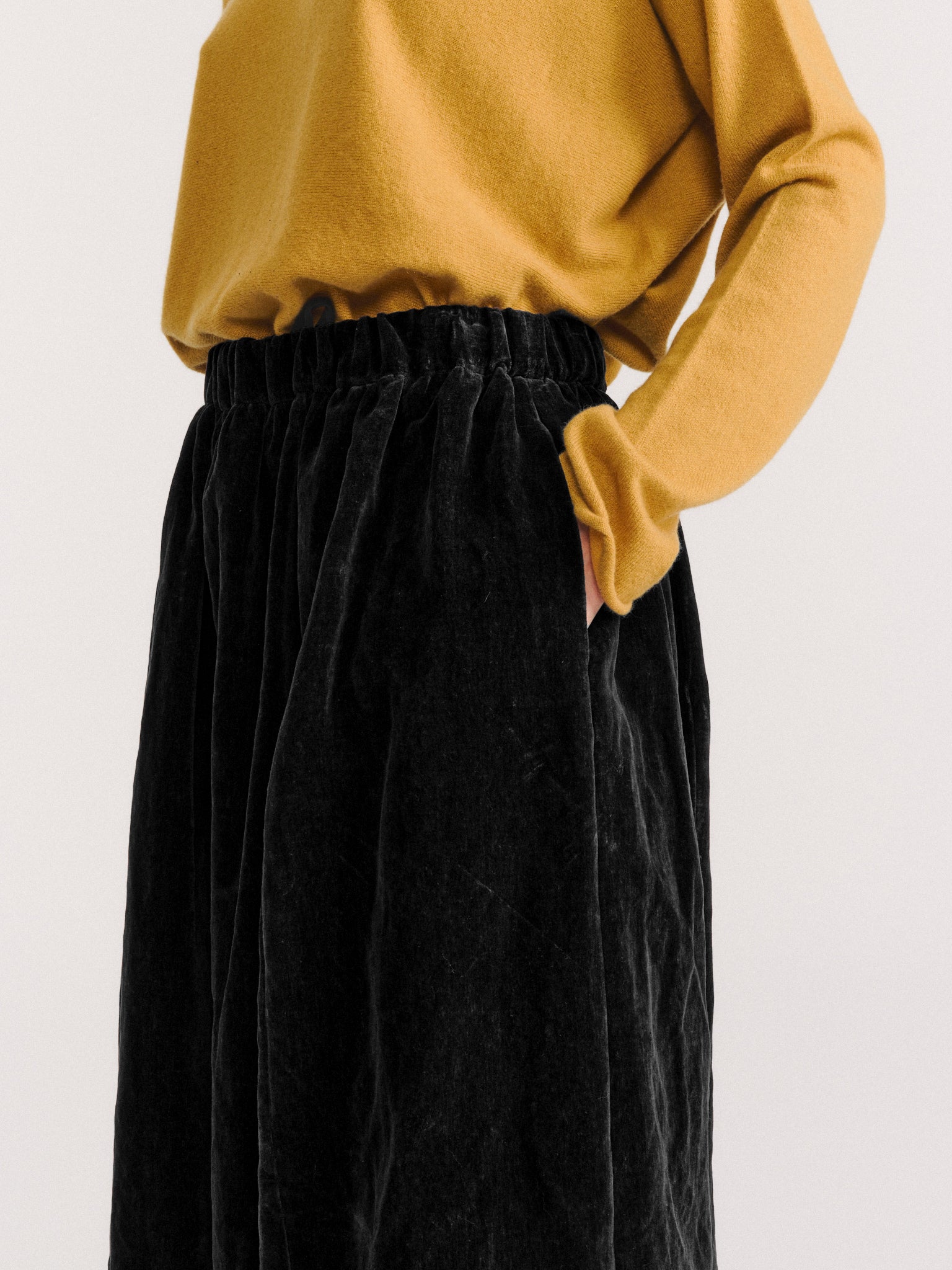 GHOSTY SKIRT - MID VELVET - BLACK