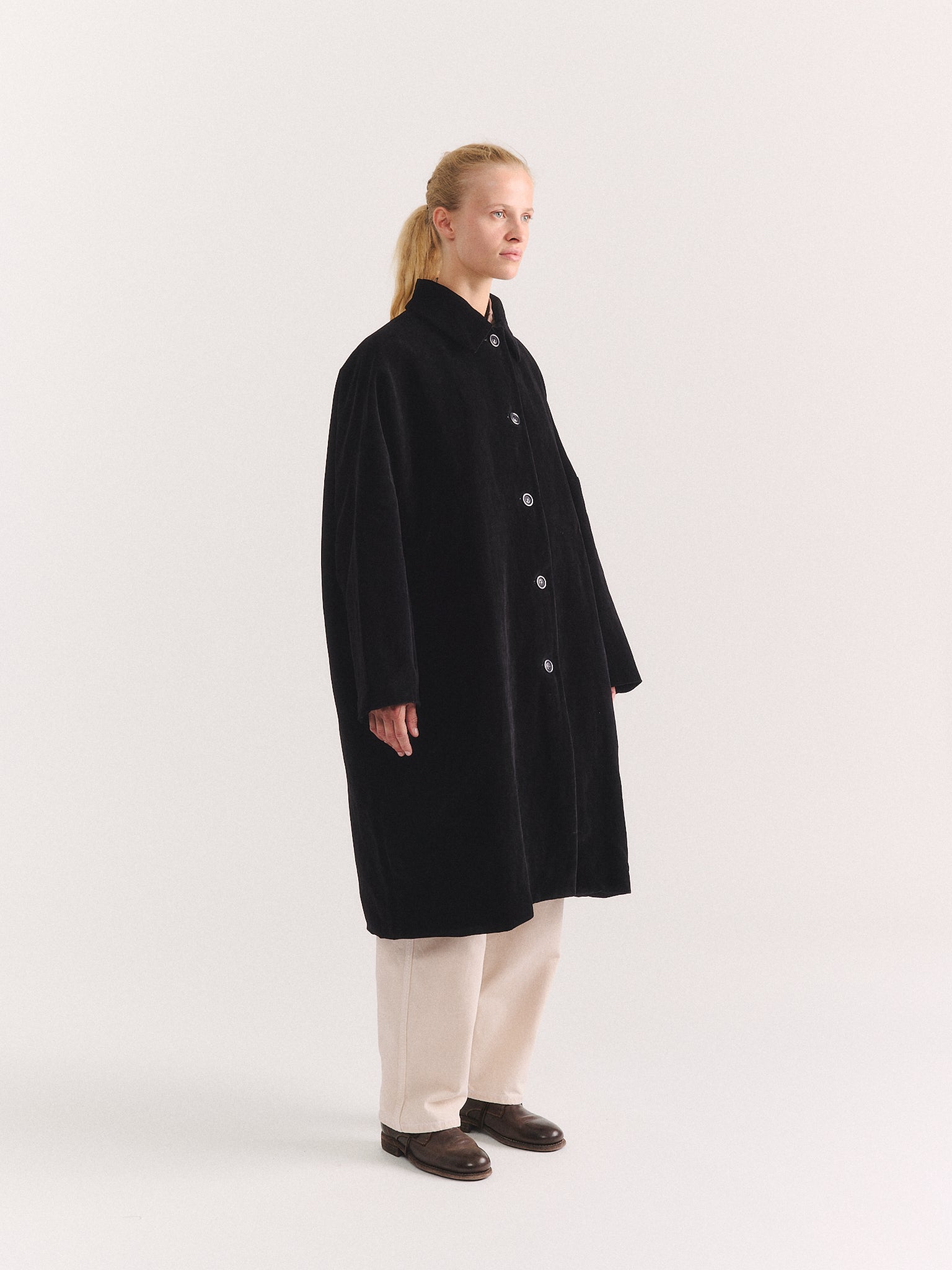 BIG BLOBBY COAT - MID VELVET - BLACK