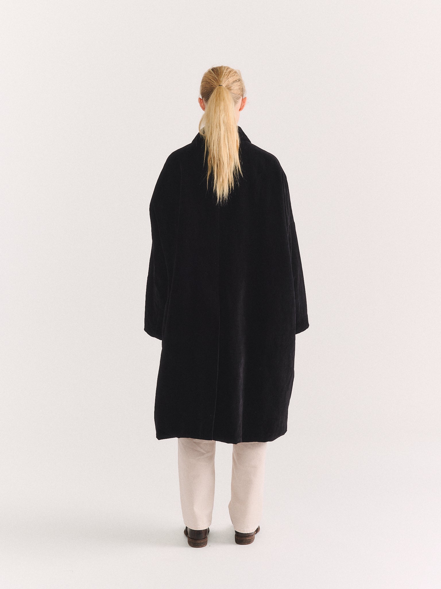 BIG BLOBBY COAT - MID VELVET - BLACK