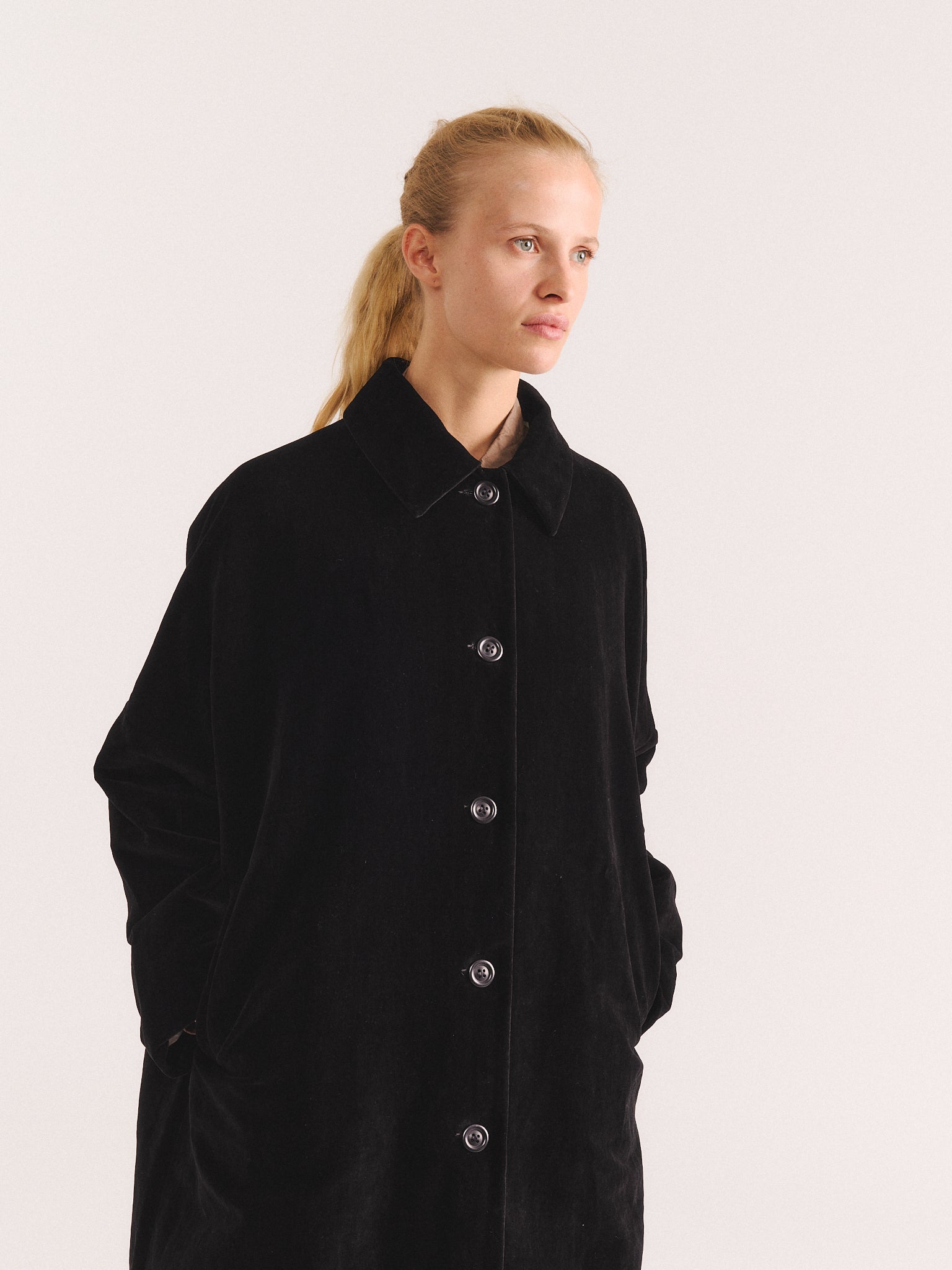 BIG BLOBBY COAT - MID VELVET - BLACK