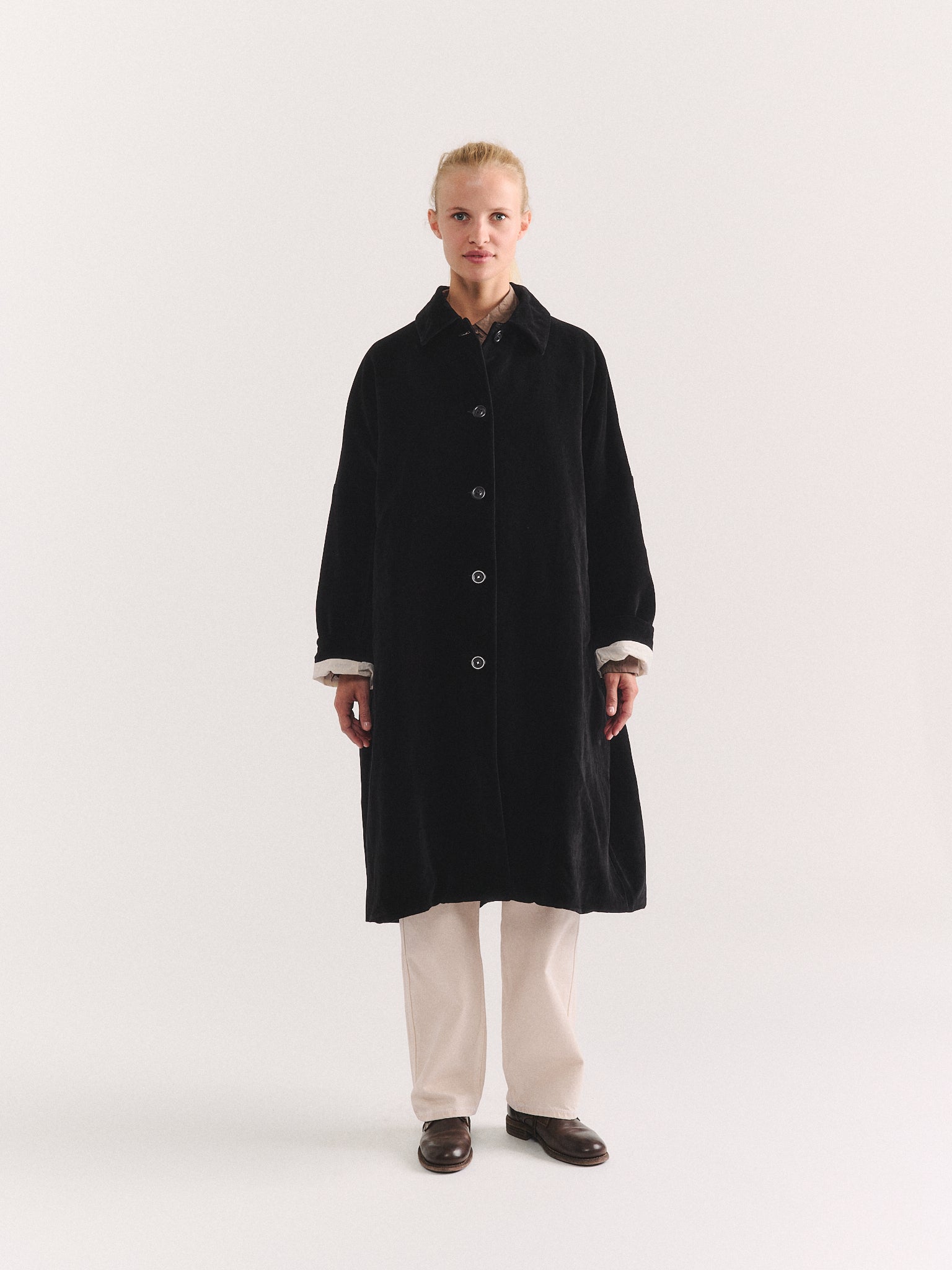 BIG BLOBBY COAT - MID VELVET - BLACK