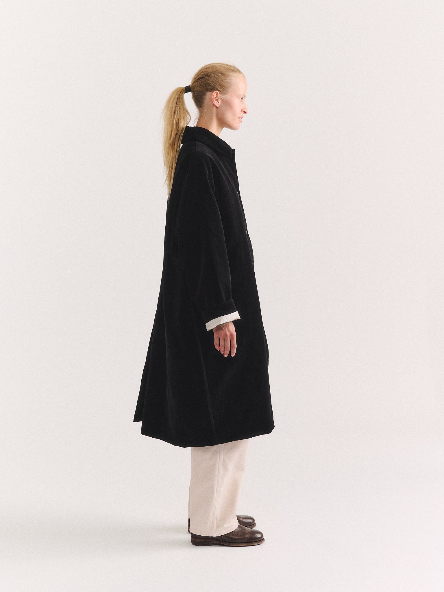 BIG BLOBBY COAT - MID VELVET - BLACK