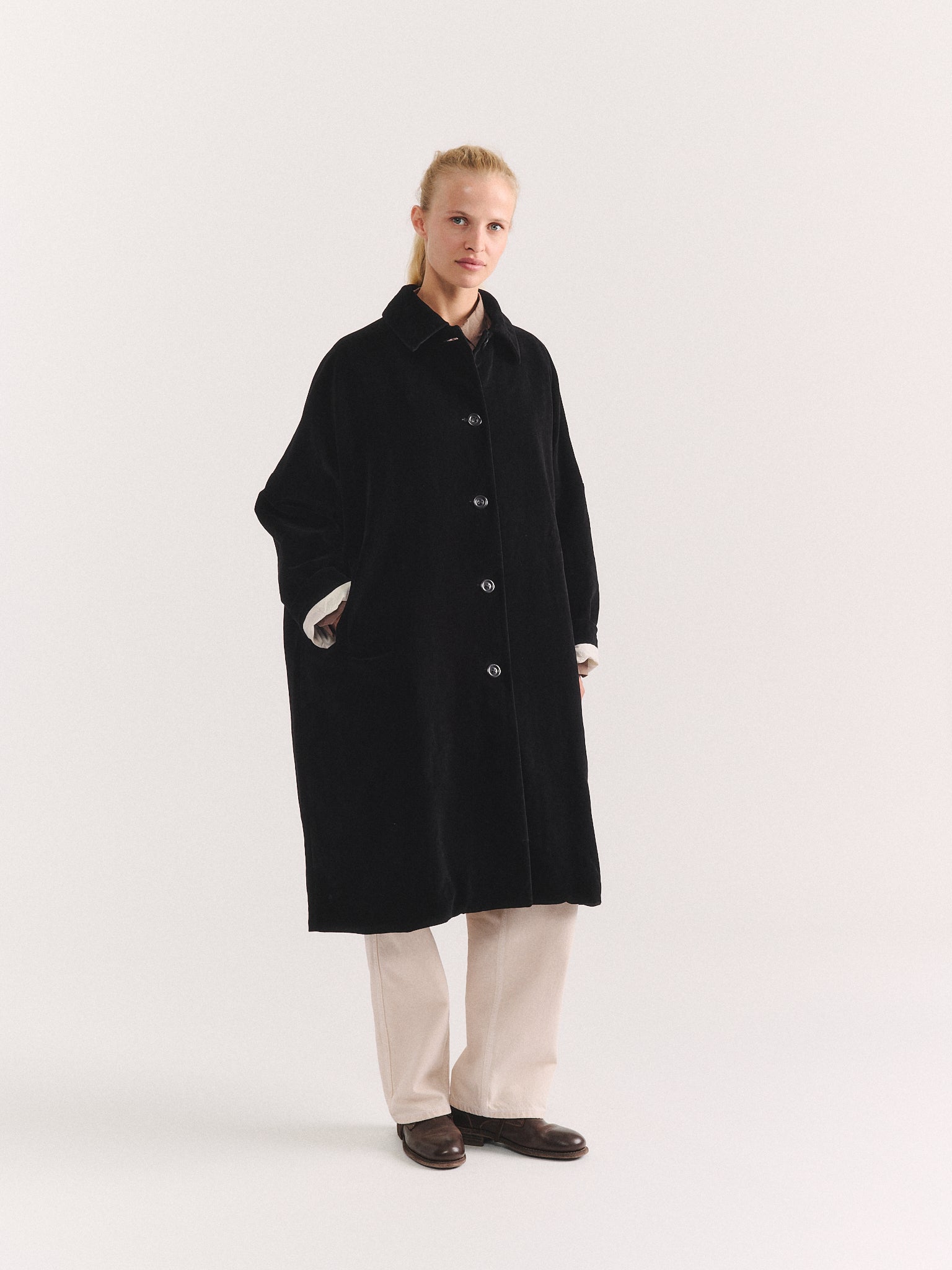 BIG BLOBBY COAT - MID VELVET - BLACK