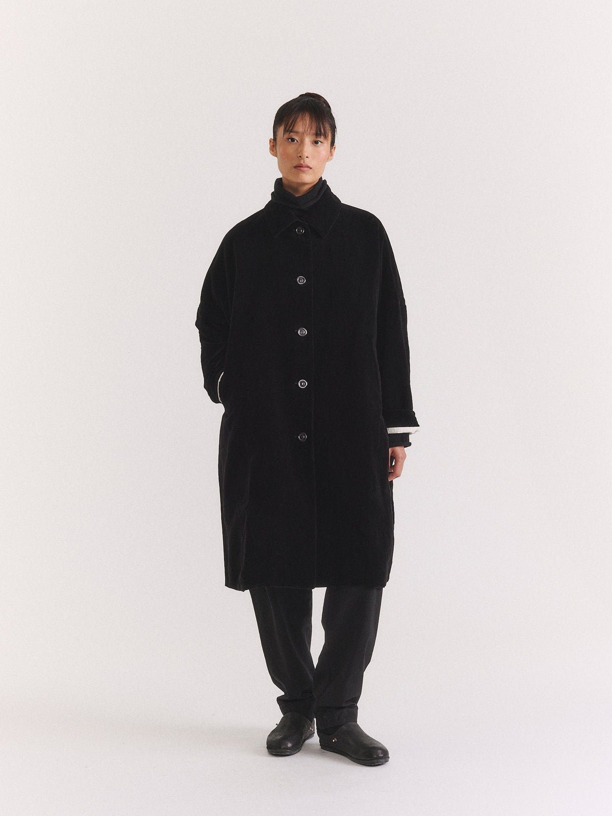 BIG BLOBBY COAT - MID VELVET - BLACK