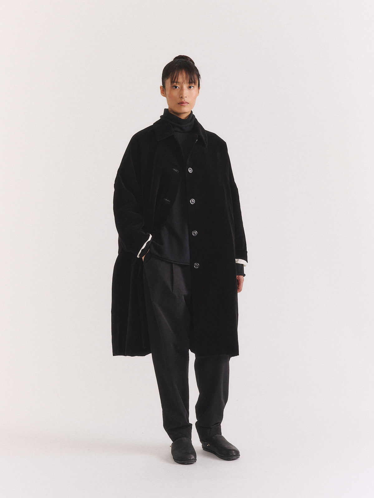 BIG BLOBBY COAT - MID VELVET - BLACK