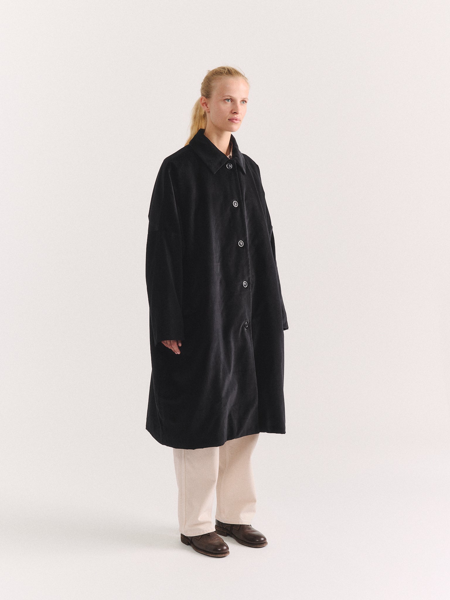 BIG BLOBBY COAT - VELVET - BLACK