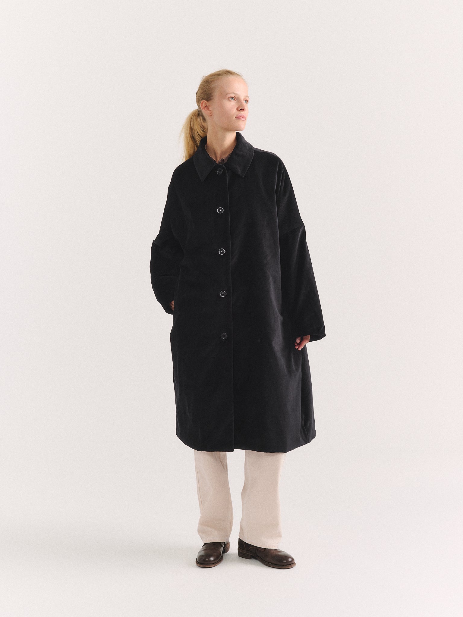 BIG BLOBBY COAT - VELVET - BLACK