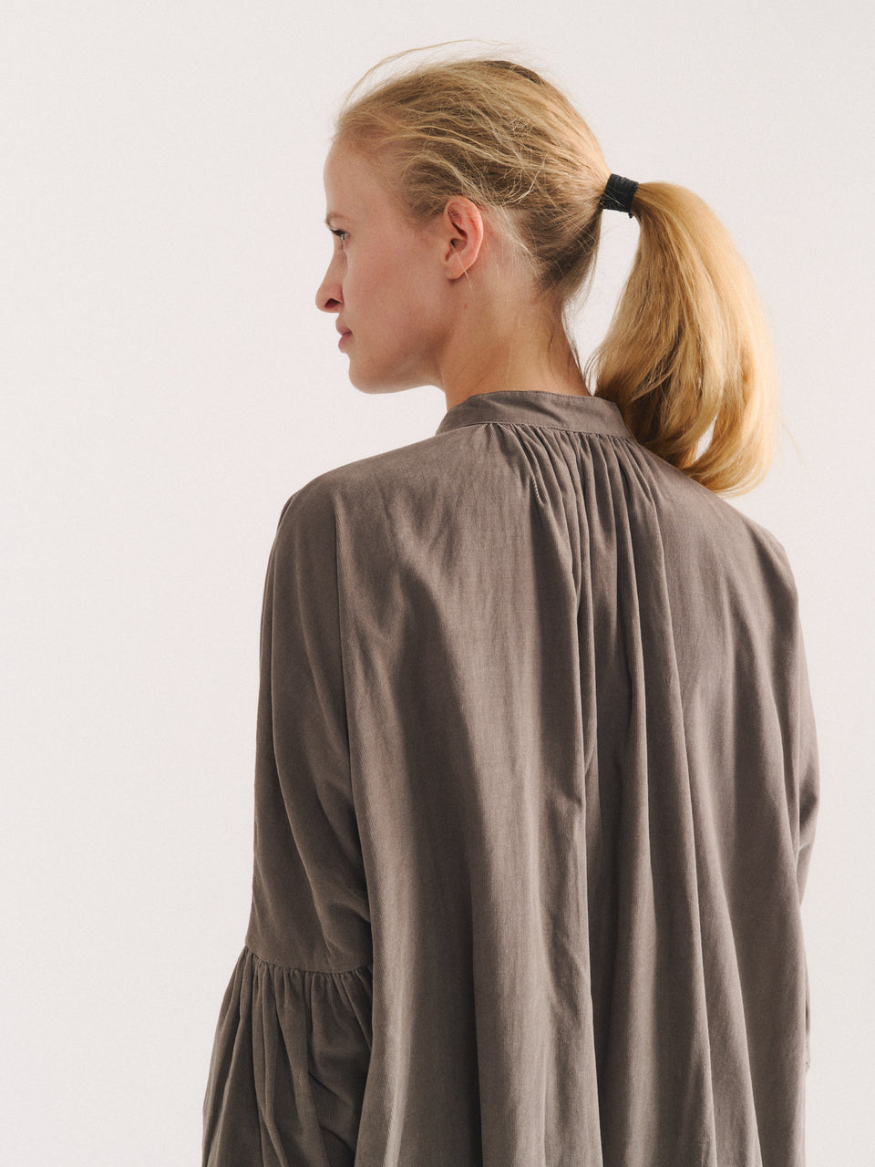 1901 DRESS - PIN CORD - LIGHT KHAKI