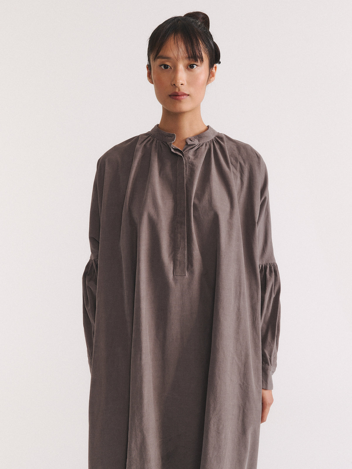 1901 DRESS - PIN CORD - LIGHT KHAKI