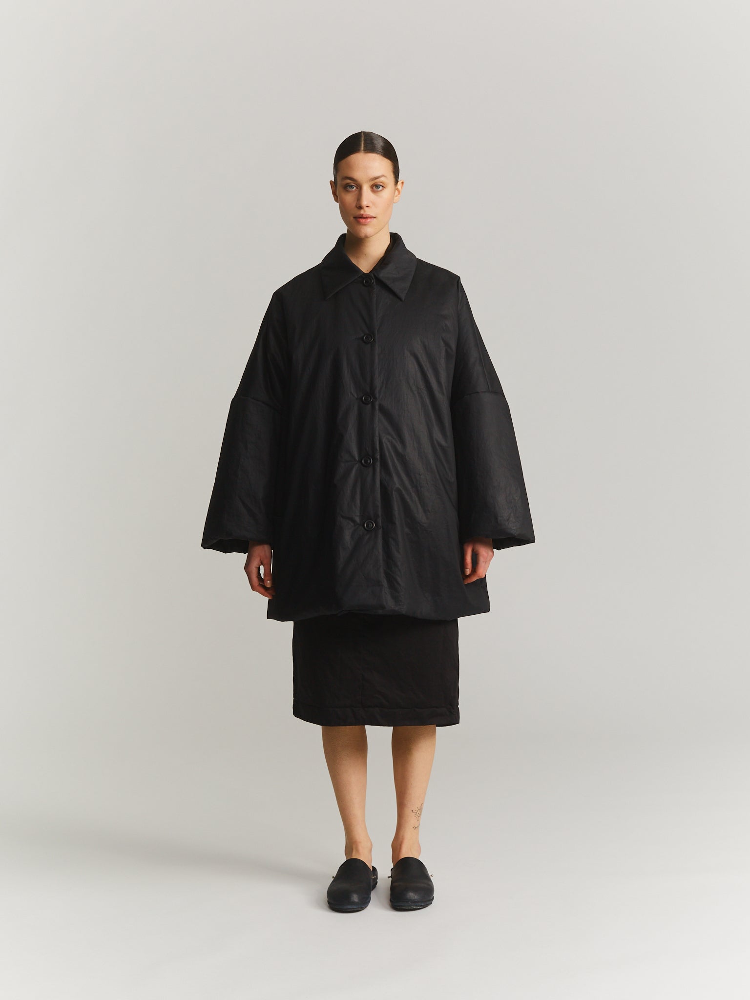 TRIANGLE COAT - LACQED - BLACK