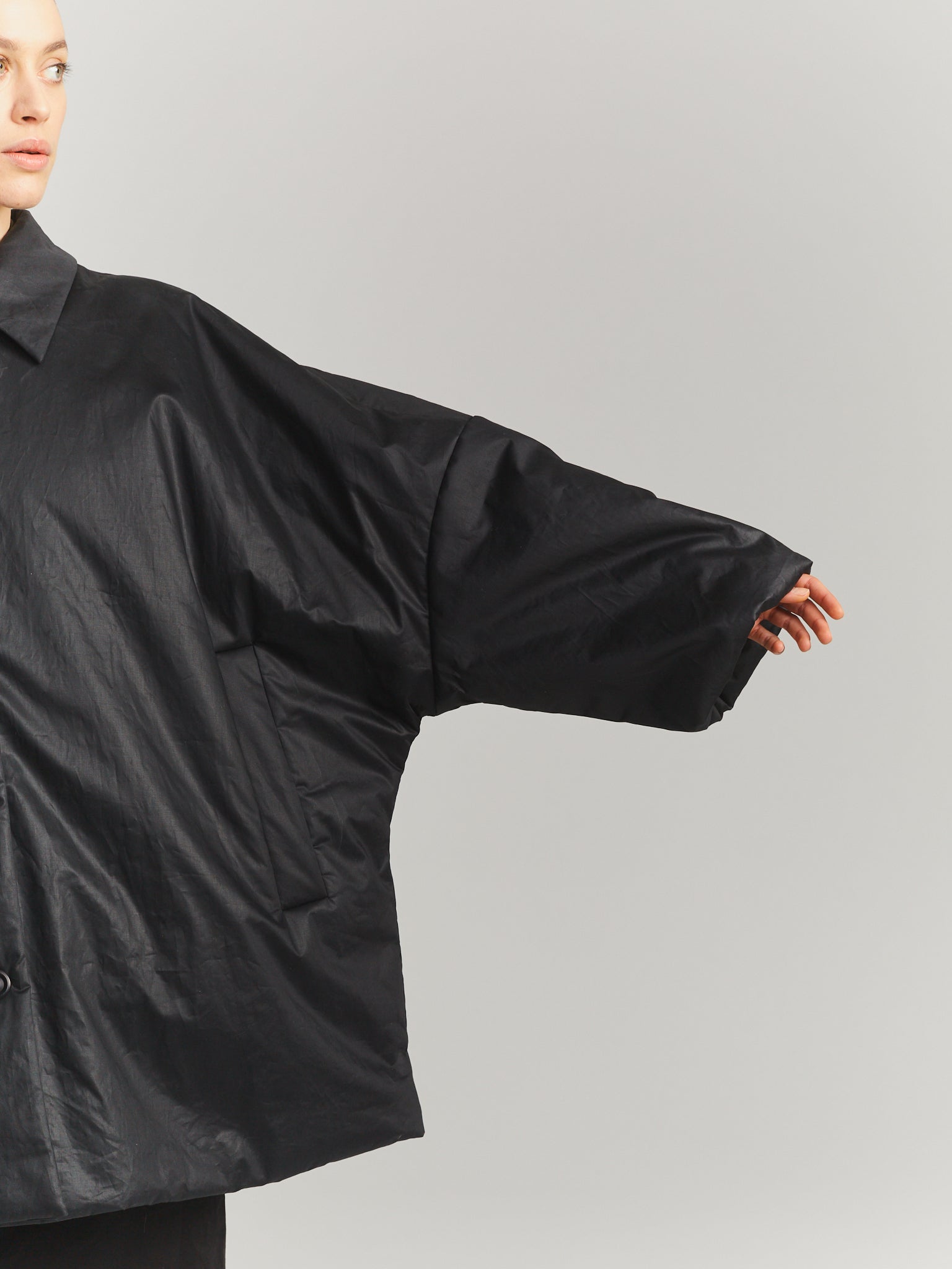 TRIANGLE COAT - LACQED - BLACK