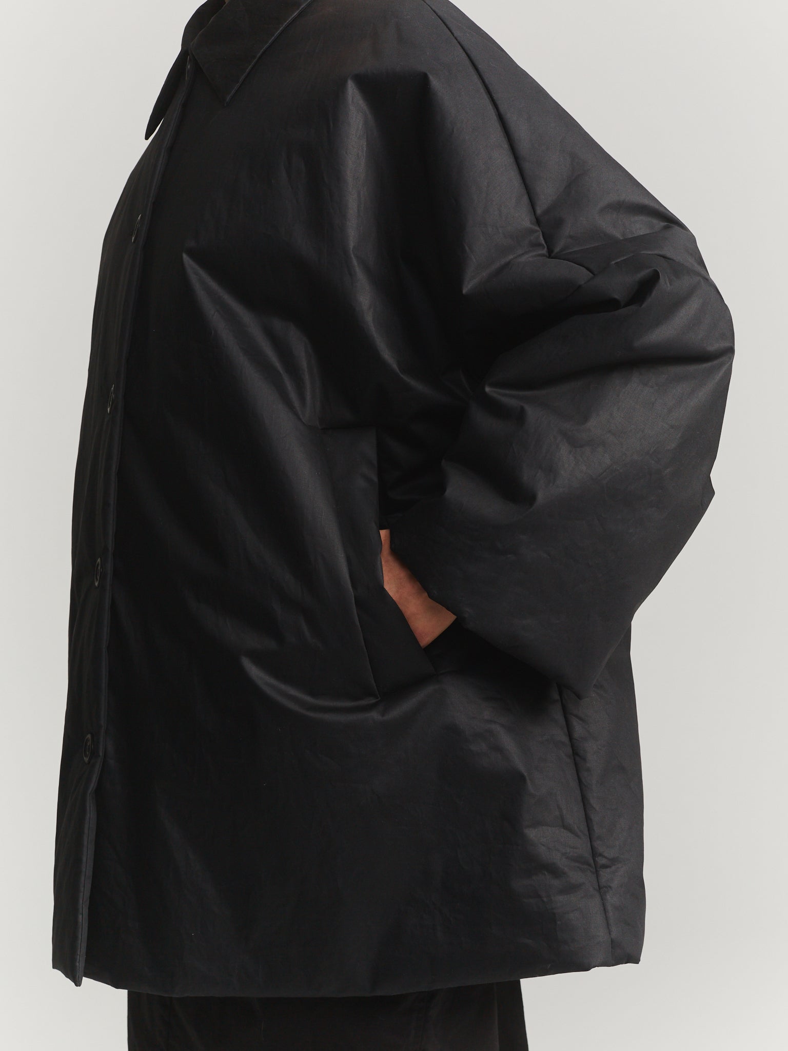 TRIANGLE COAT - LACQED - BLACK