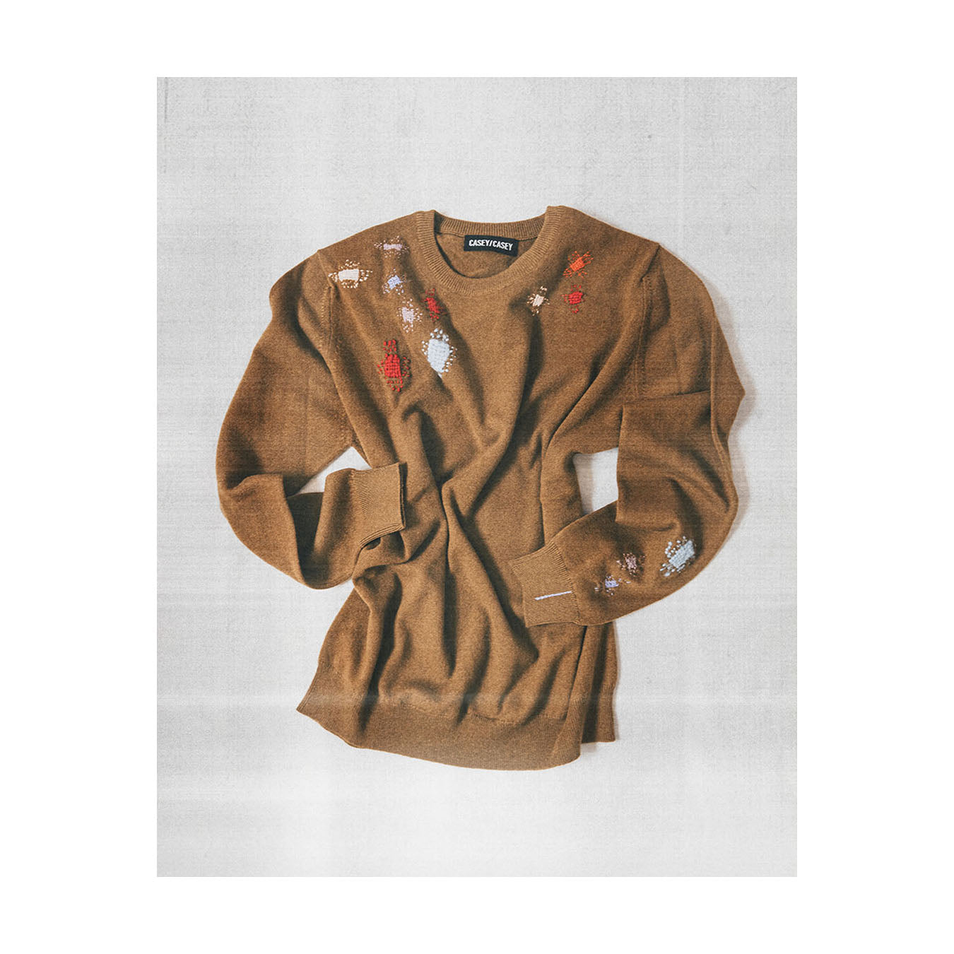 EMBROIDED ROUND NECK SWEATER - CAMEL