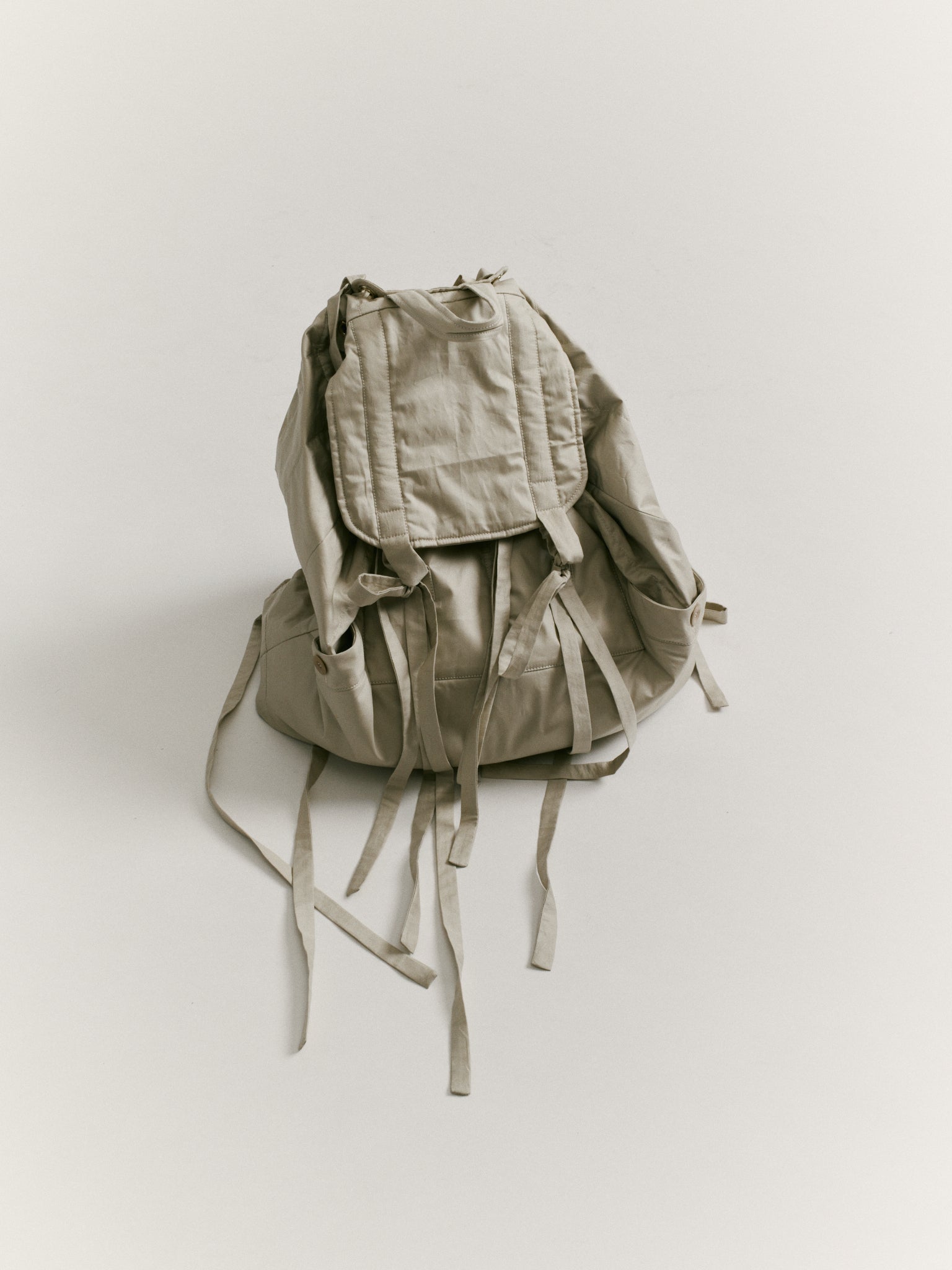 MILI BACK PACK - LACQUED - CONCRETE