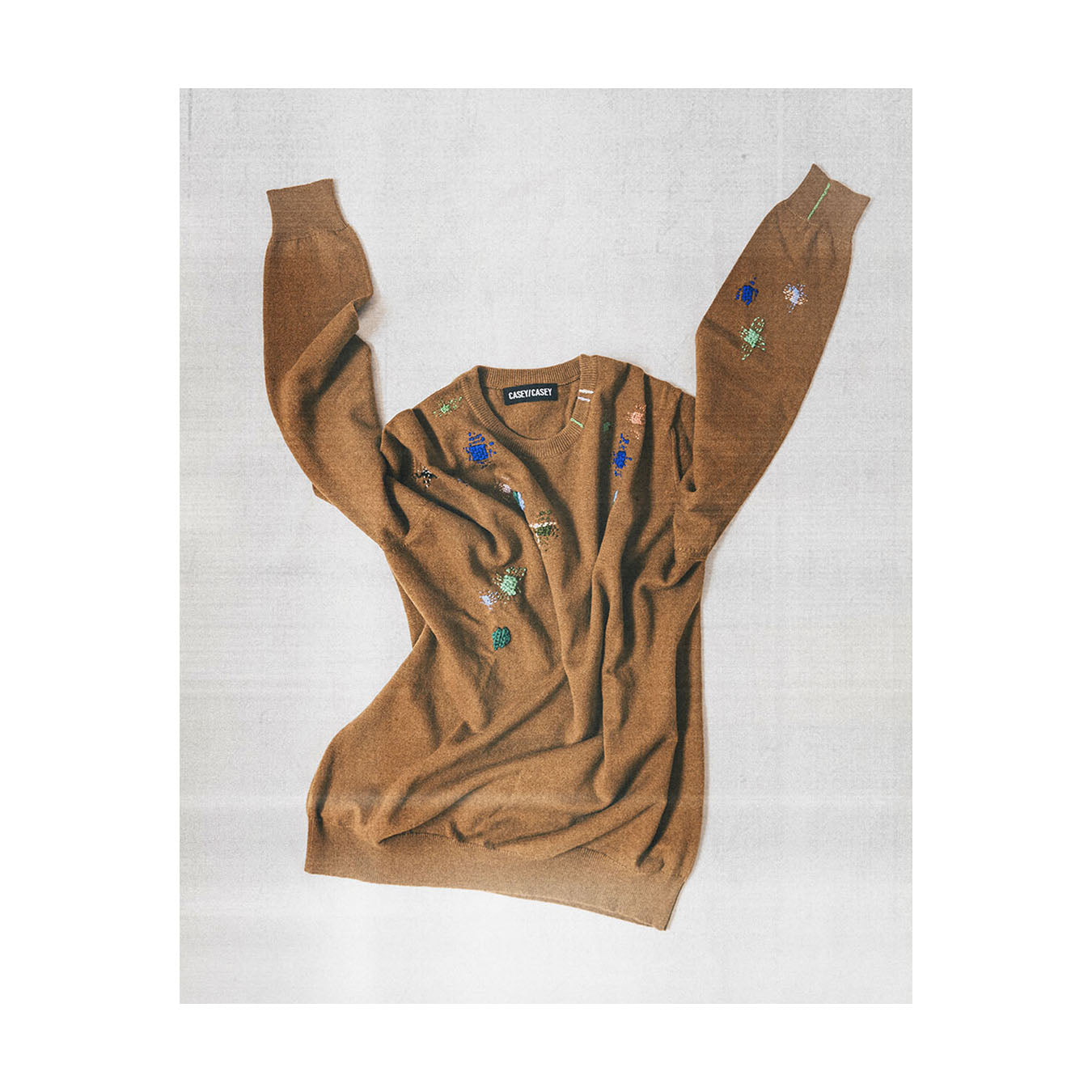 EMBROIDED ROUND NECK SWEATER - CAMEL