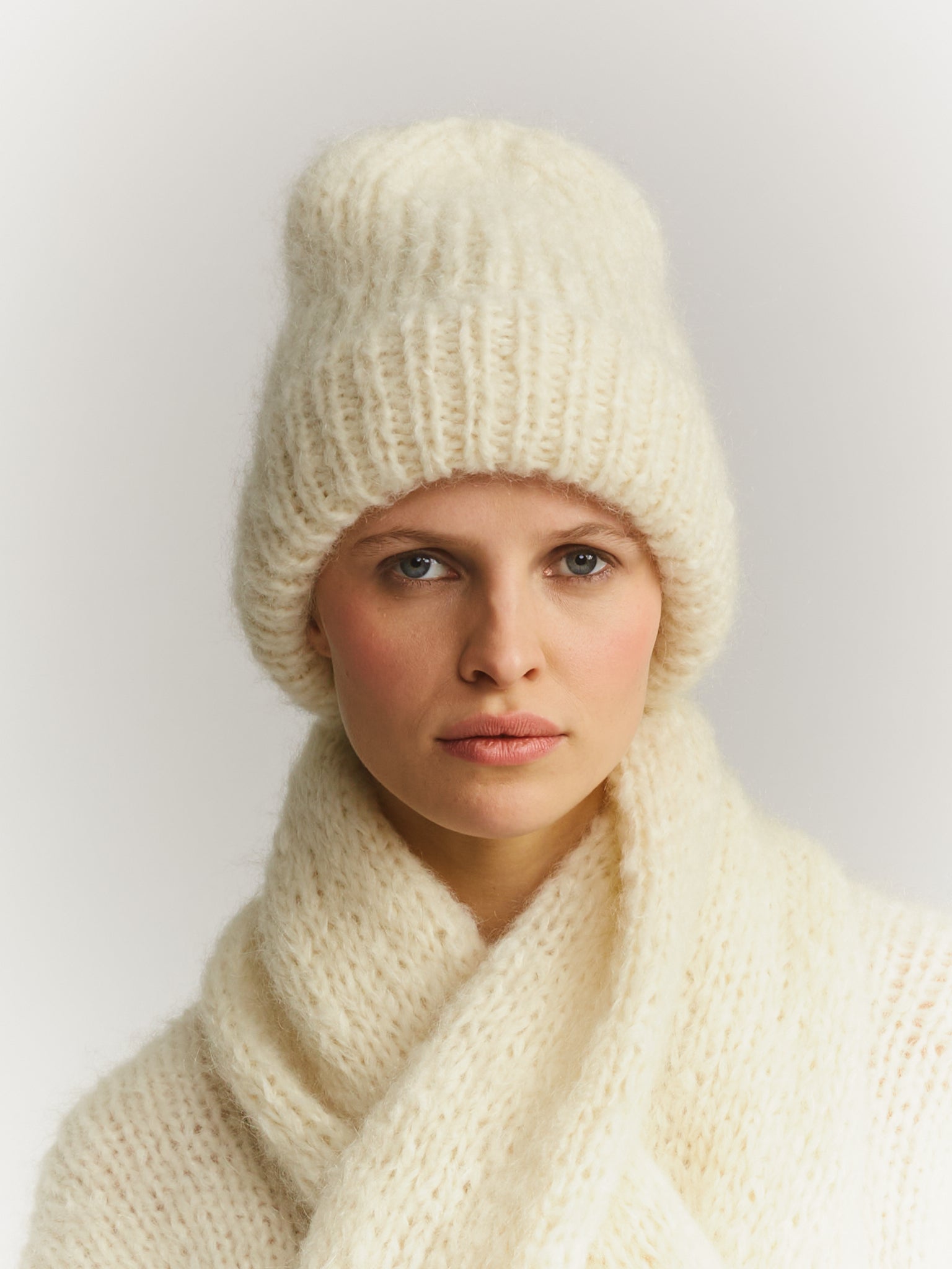 BONNET - MOHAIR - PORCELAINE
