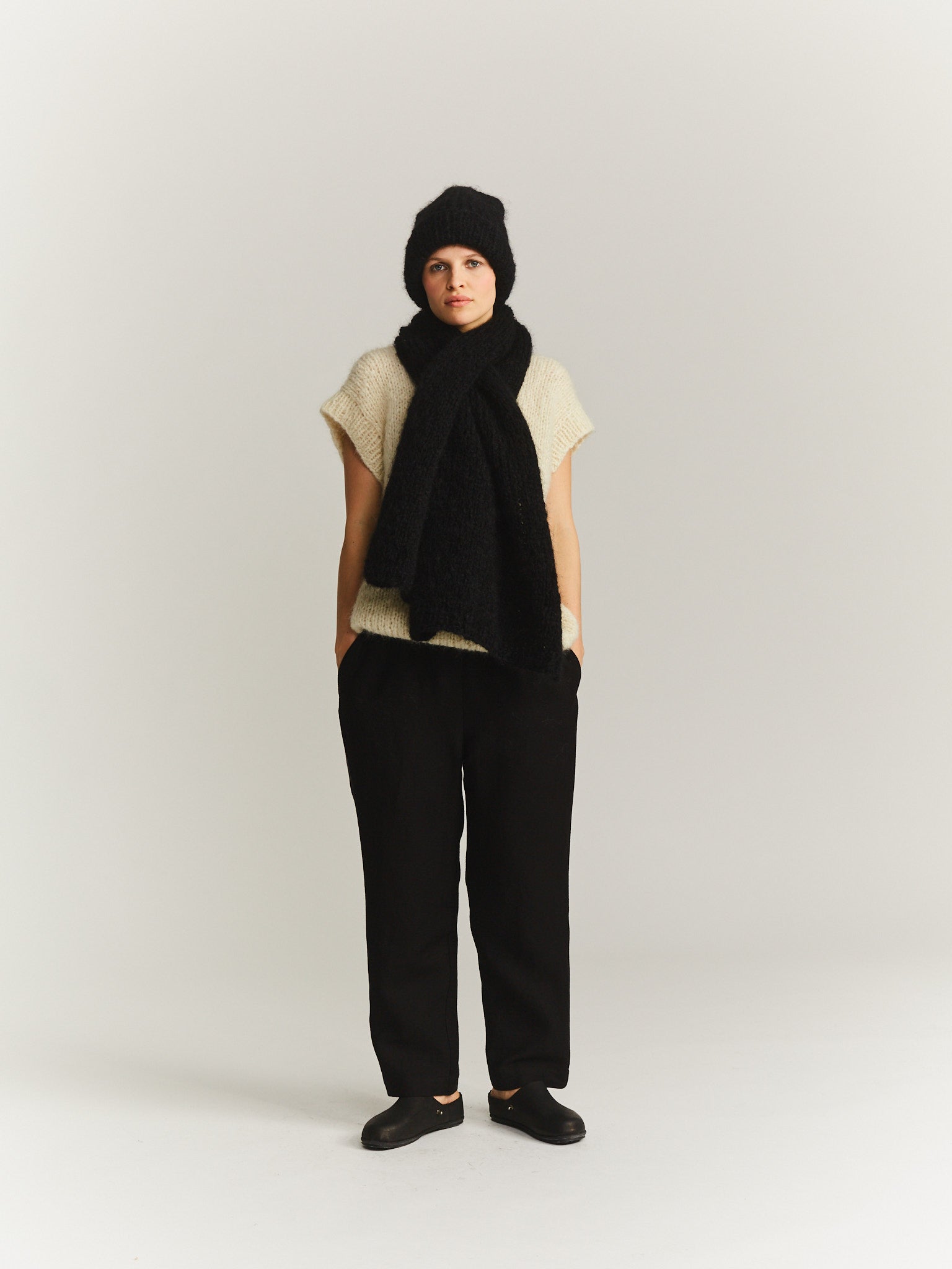 BEANIE  - MOHAIR - BLACK