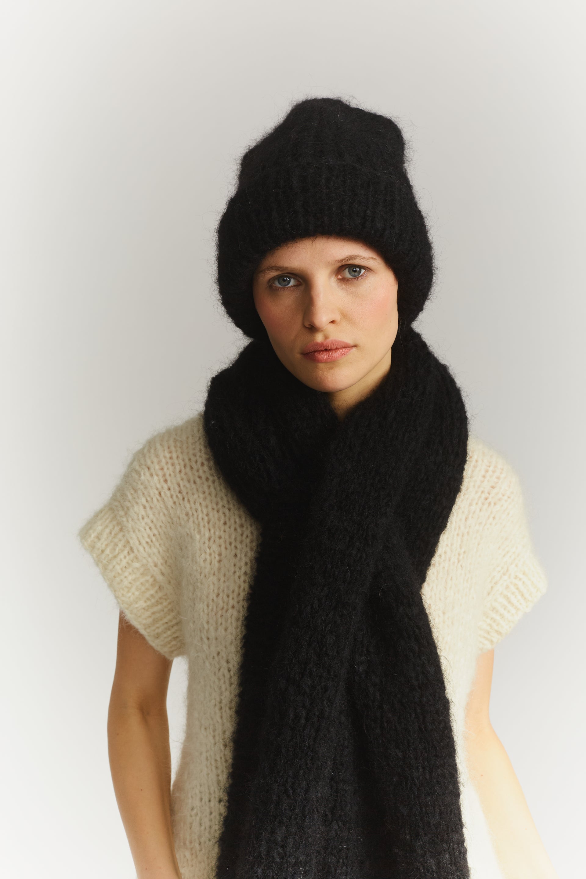 BEANIE  - MOHAIR - BLACK