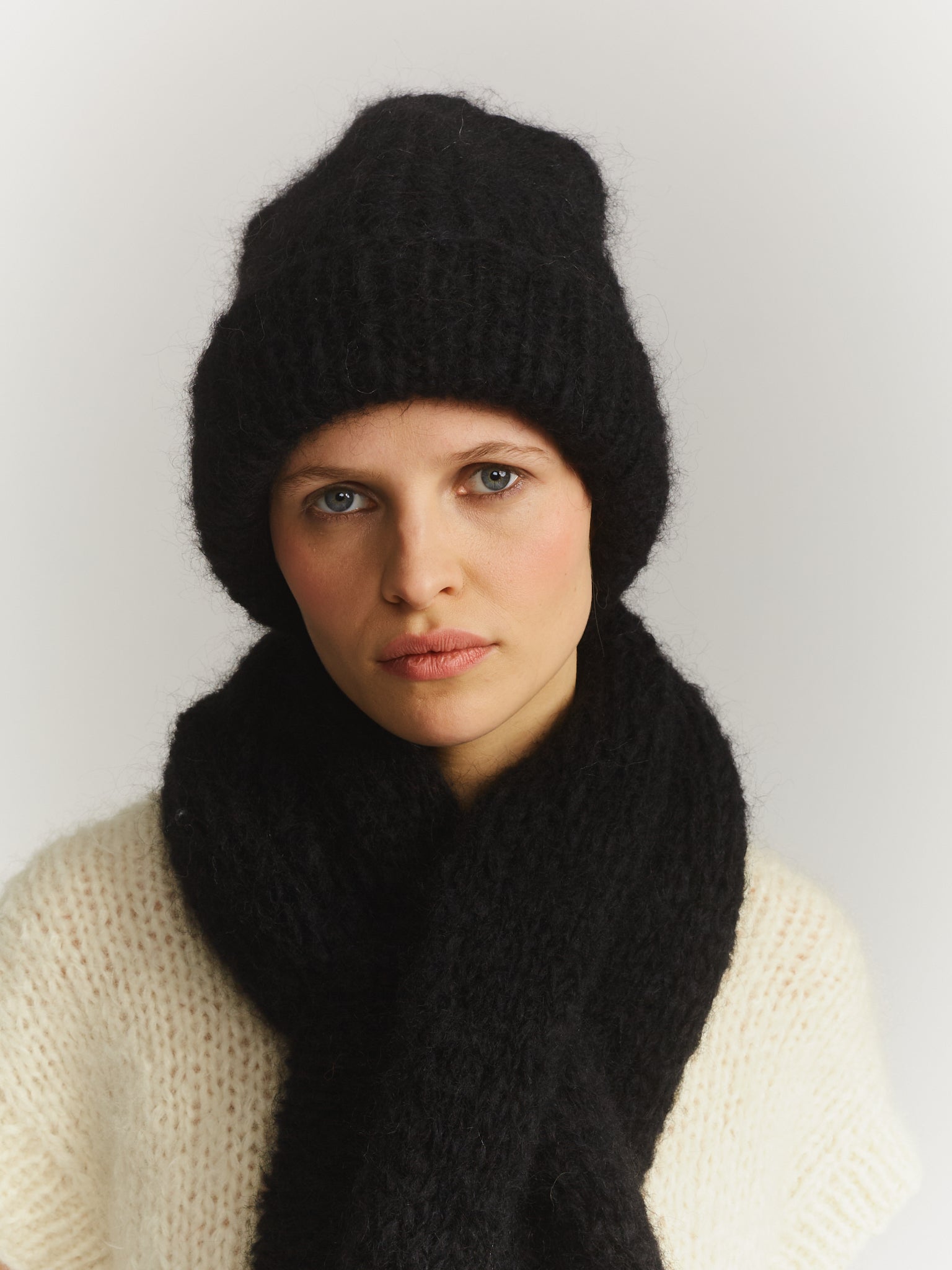 BEANIE  - MOHAIR - BLACK