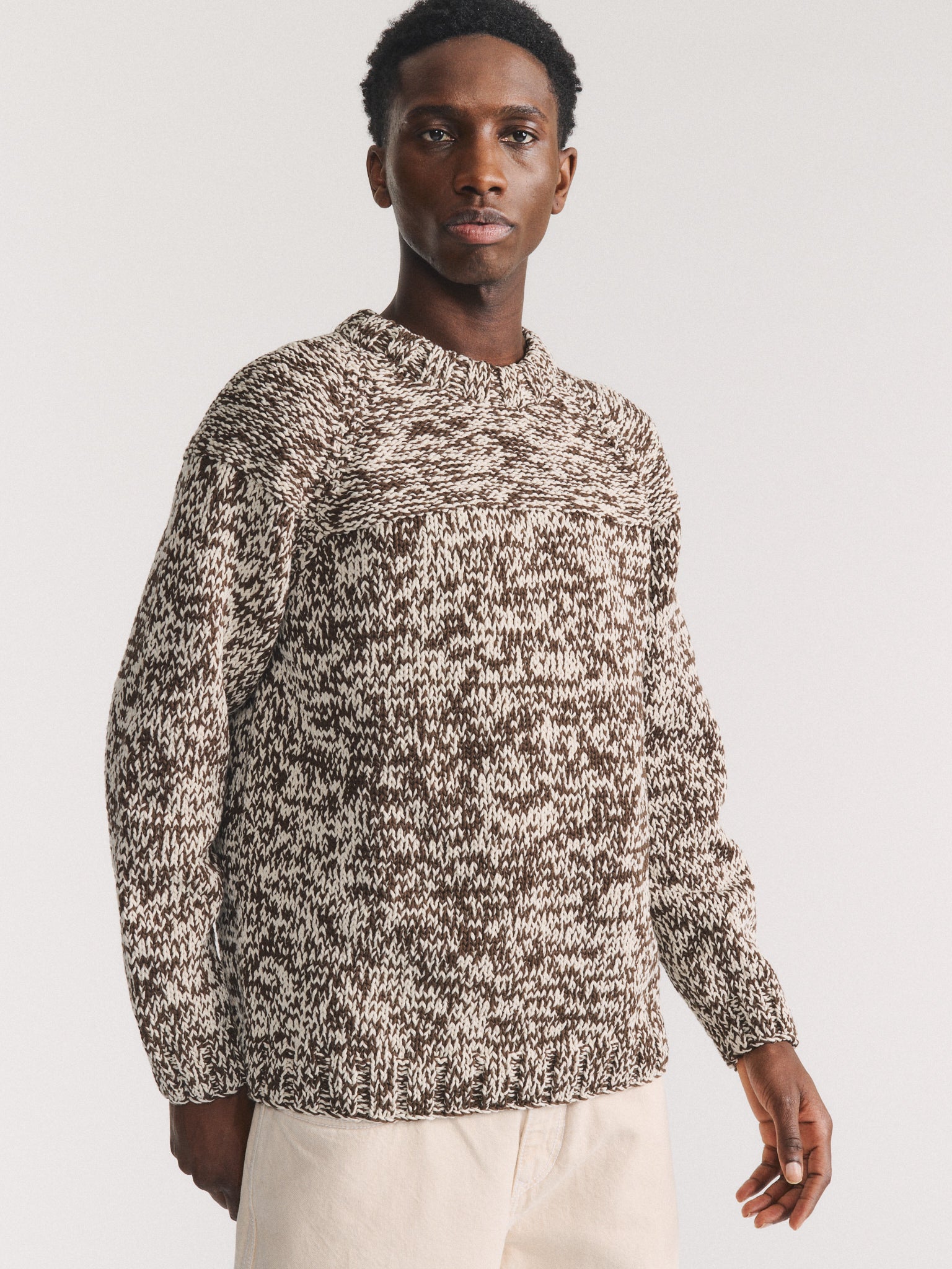 PULL À MAILLES MIXTES - MARRON/CRAIE