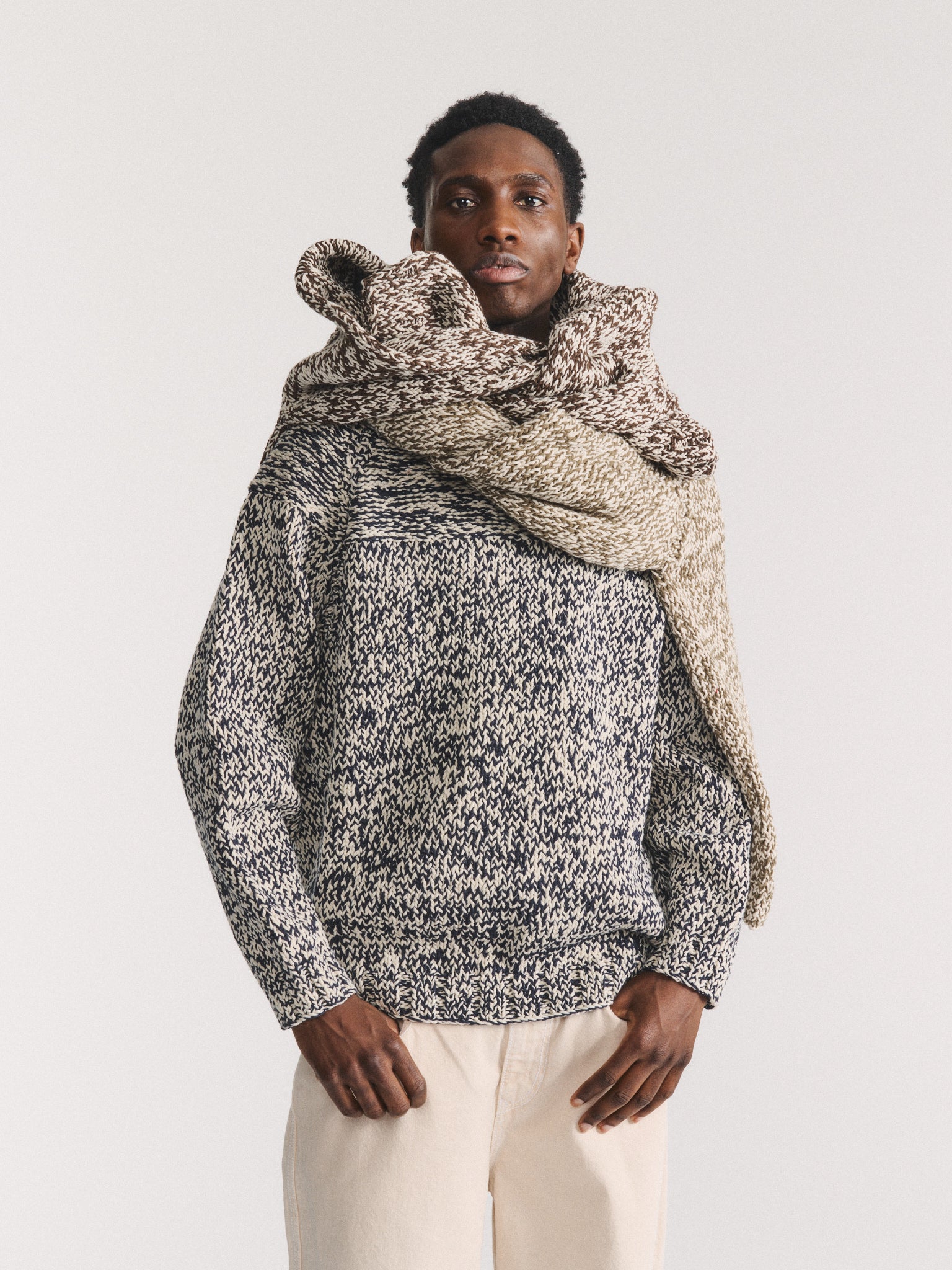 PULL À POINTS MIXTES - BLEU MARINE/CRAIE